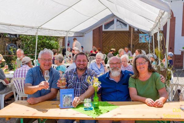 Fruehschoppen 9 brunnenkerwe 2023 gruppenbild.jpg