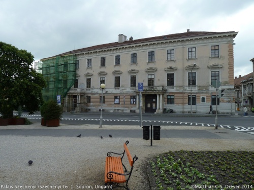 Das Palais Szechenyi (Szechenyi ter 1) in Sopron, Ungarn im Jahre 2014.