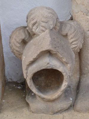 Grabmal oberstein 19.jpg