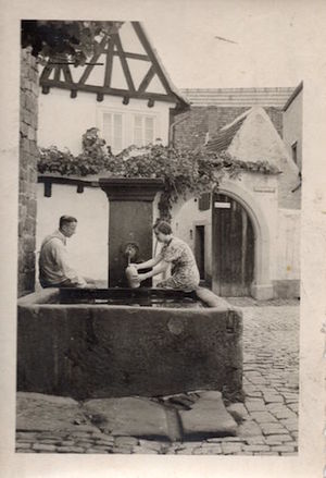 Groß Anna Laufbrunnen Alsterweiler.jpg