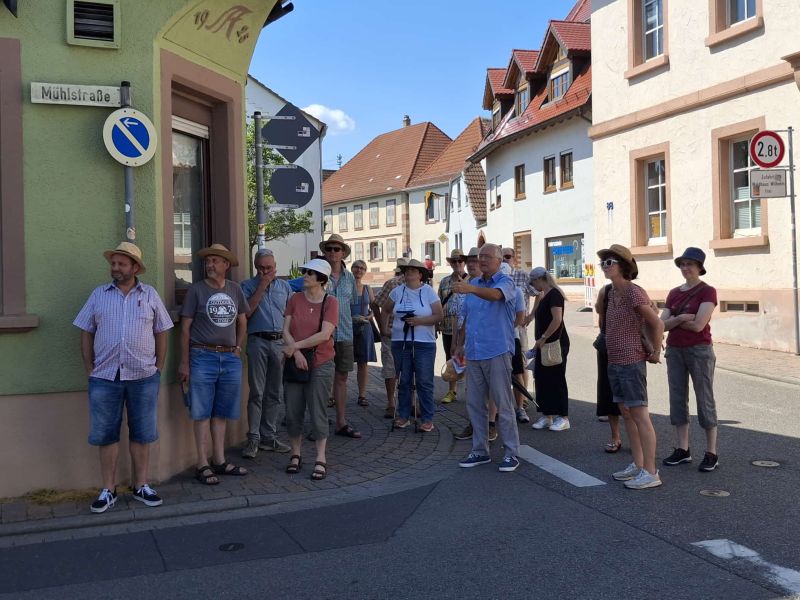 Datei:2026 06 21 Ortsrundgang Brunnenkerwe.jpeg