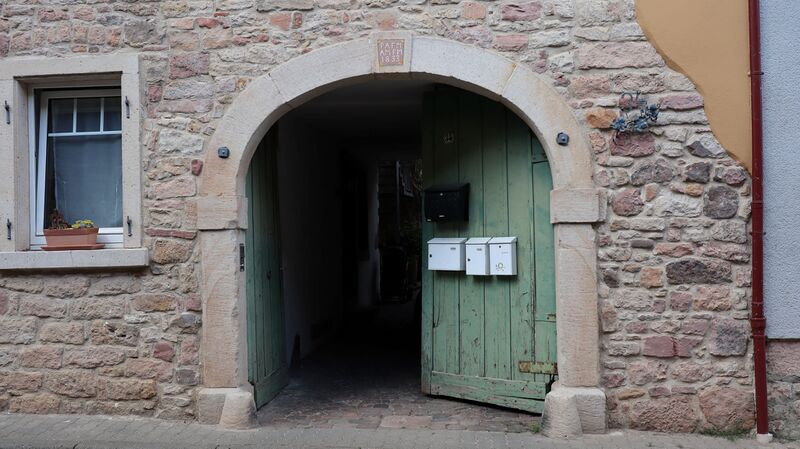 Datei:Alsterweiler Hauptstraße 34 Tor.JPG