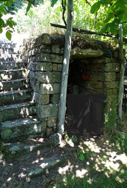 Datei:Weinberghaus Eichelberg Alsterweiler Treppe.jpg