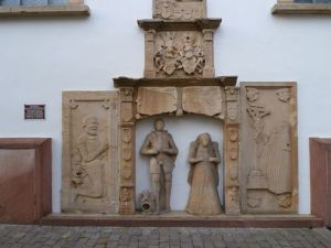 Grabmal oberstein 58.jpg