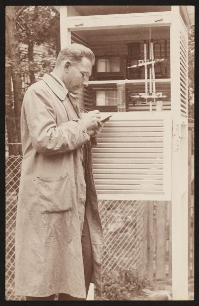 Datei:Eisfeld 1927 Wetterhaus Kalmit.jpg