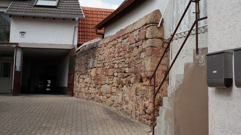 Datei:Alsterweiler Hauptstraße 14 Hofmauer.jpg