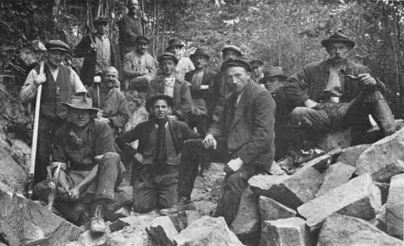 Datei:Kalmitstrasse arbeiter 1931-32.jpg