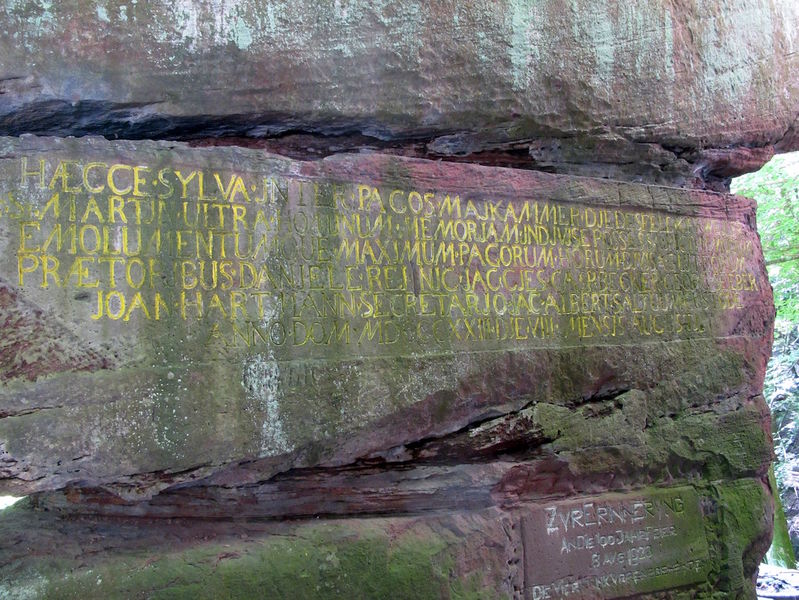 Datei:Kanzelfelsen teilung haingeraide.jpg