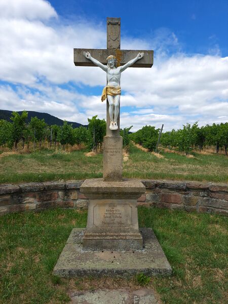 Datei:Steinkreuz jubilaeumskreuz vogelsang alsterweiler ansicht.jpg
